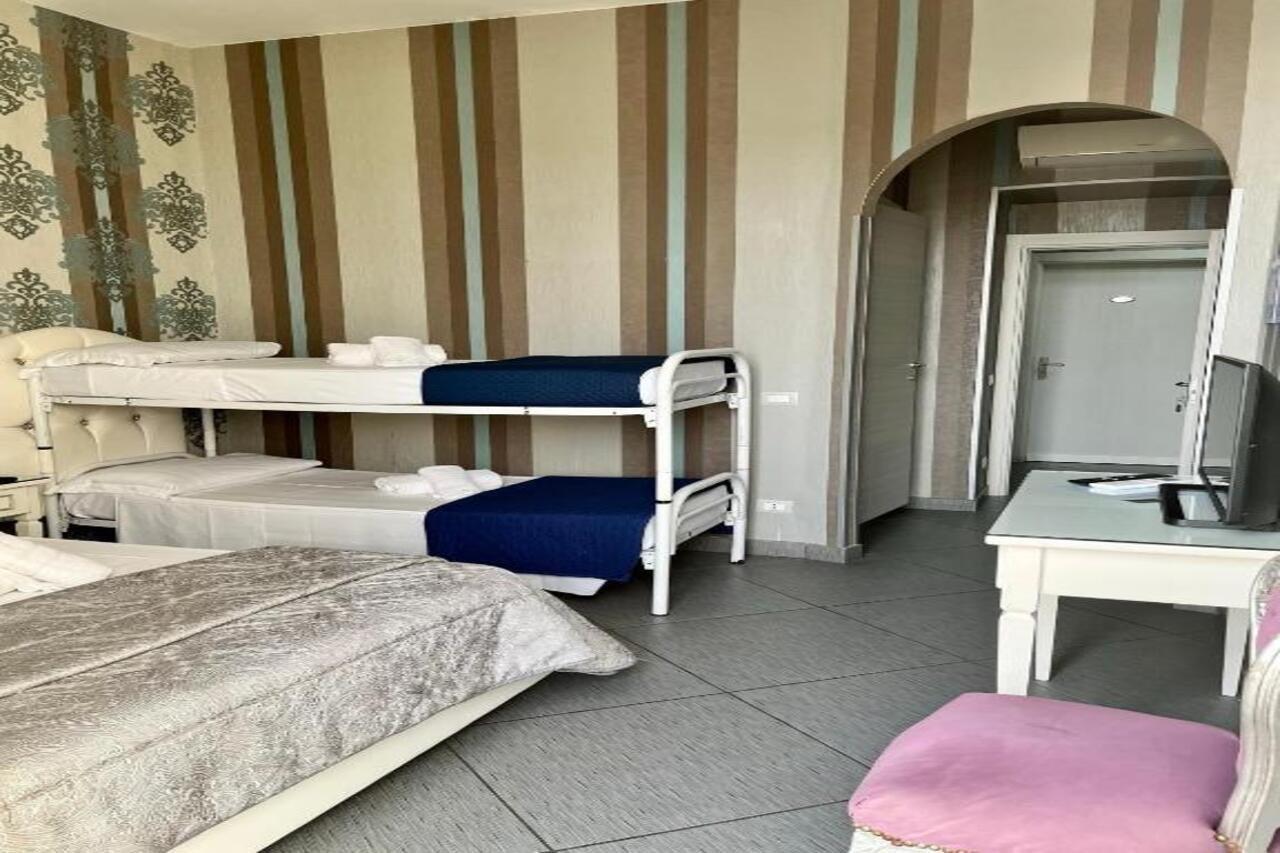 New Sayonara Hotel Napels